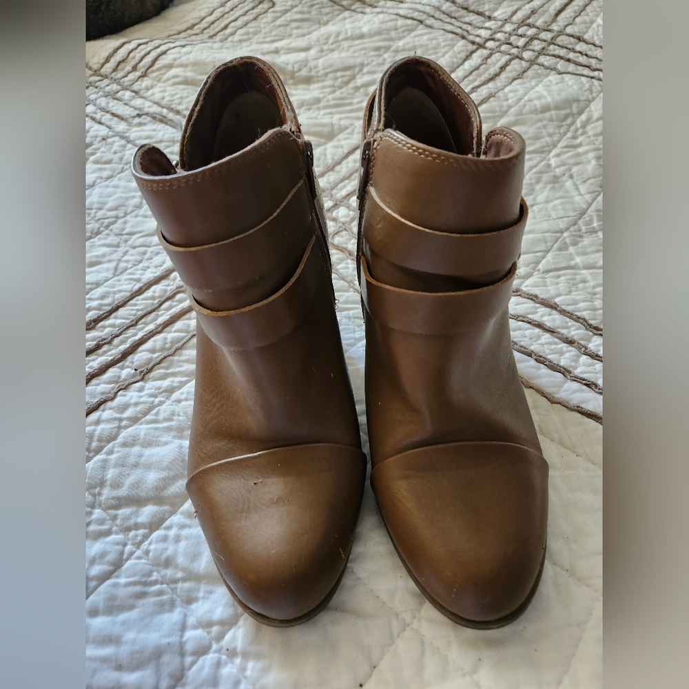 Woman's ankle height brown boots